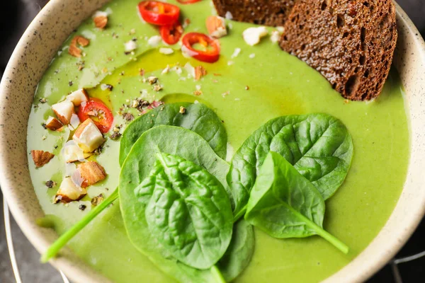 Bowl Tasty Spinach Soup Dark Background — Stock Photo, Image