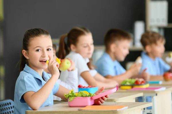Pupils Having Healthy Lunch Classroom — Stock Photo, Image