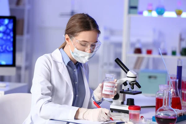 Scientist Developing Covid Vaccine Laboratory — Stock Photo, Image