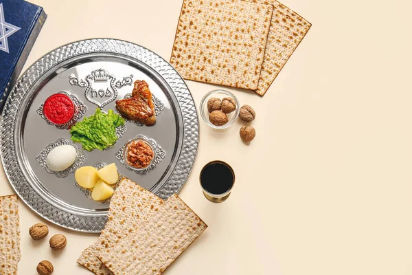 Passahfest Seder Teller Mit Traditionellem Essen Auf Hellem Hintergrund — Stockfoto