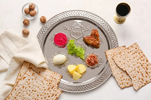 Pascha Seder Bord Met Traditioneel Eten Witte Achtergrond — Stockfoto