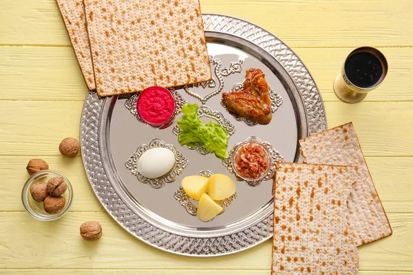 Pessach Seder Teller Mit Traditionellem Essen Auf Dem Tisch — Stockfoto