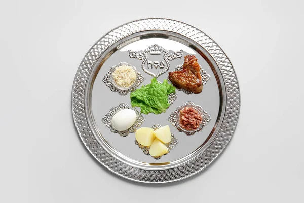 Pessach Seder Prato Com Comida Tradicional Fundo Claro — Fotografia de Stock