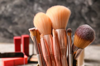 Makyaj fırçaları, yakın çekim.