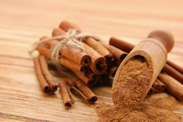 Cinnamon Sticks Scoop Powder Wooden Background — Stock Photo, Image