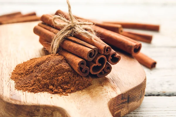 Cinnamon Sticks Powder Wooden Background — Stock Photo, Image