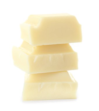 Beyaz arka planda çikolata parçaları