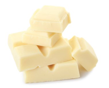 Beyaz arka planda çikolata parçaları