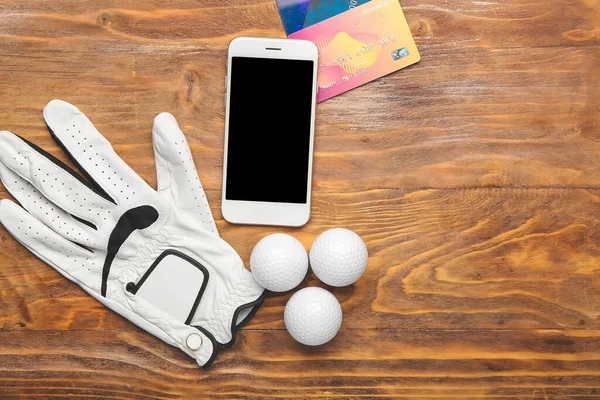 Guanto Golf Telefono Cellulare Carte Credito Sfondo Legno Concetto Scommessa — Foto Stock