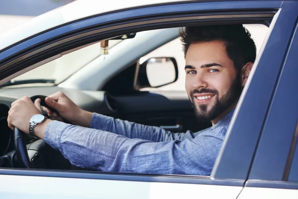 Hombre Guapo Con Elegante Reloj Pulsera Coche Conducción — Foto de Stock