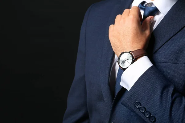 Young Businessman Stylish Wristwatch Dark Background — Stock Photo, Image