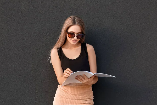 Beautiful Woman Reading Blank Magazine Dark Background — Stock Photo, Image