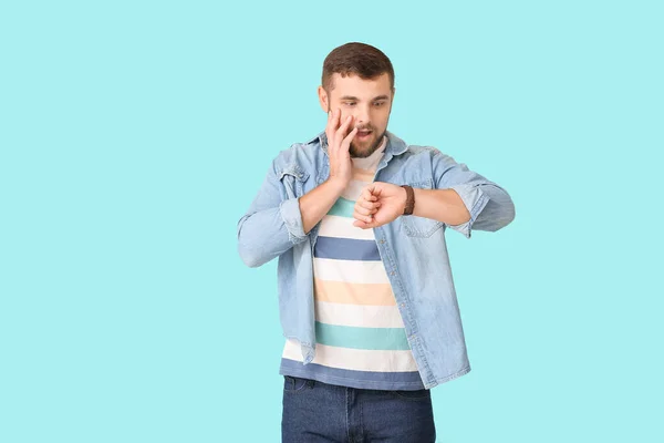 Stressed Man Looking Wristwatch Color Background — Stock Photo, Image