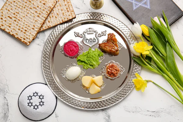 Passover Seder Plate Traditional Food Torah Jewish Cap White Background — Stock Photo, Image