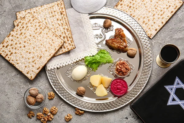 Passover Seder Plate Traditional Food Grunge Background — Stock Photo, Image