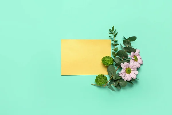 Renk Arkaplanında Güzel Çiçekler Boş Kart — Stok fotoğraf
