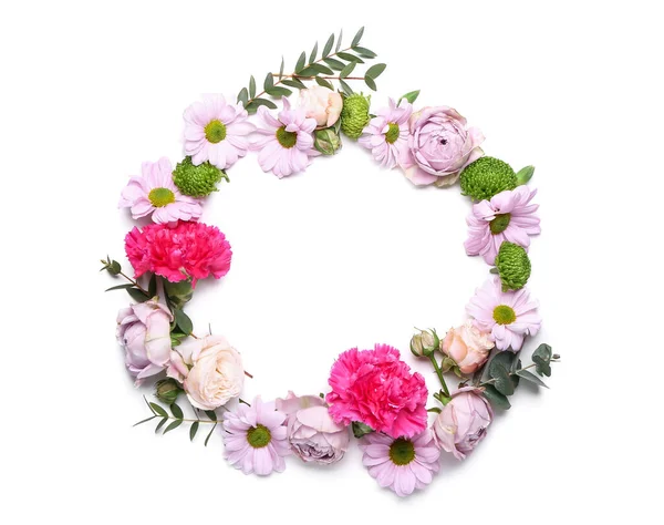Rahmen Aus Schönen Blumen Auf Weißem Hintergrund — Stockfoto