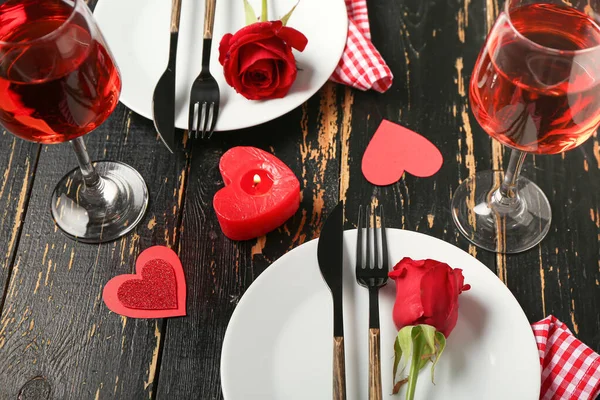 Table Fête Pour Célébration Saint Valentin Sur Fond Bois Sombre — Photo