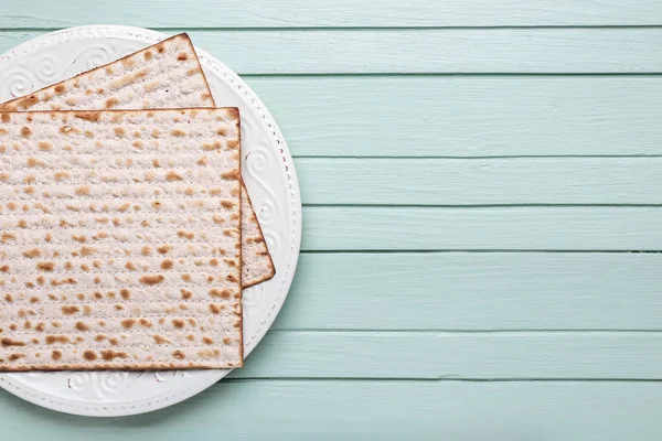 Tallrik Med Judiska Tunnbröd Matza För Påsk Trä Bakgrund — Stockfoto