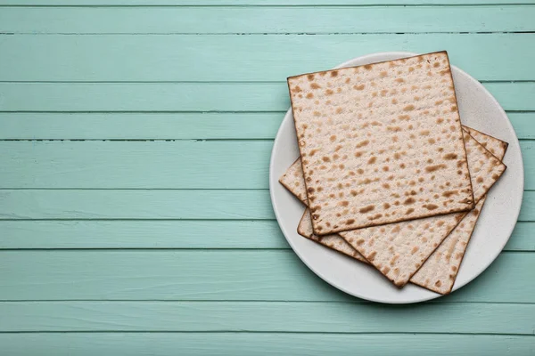 Tallrik Med Judiska Tunnbröd Matza För Påsk Trä Bakgrund — Stockfoto