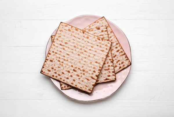 Plate Jewish Flatbread Matza Passover White Wooden Background — Stock Photo, Image