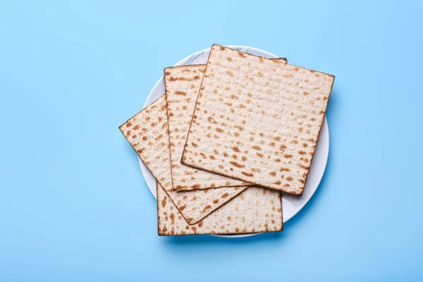 Plaat Met Joodse Platbrood Matza Voor Pascha Kleur Achtergrond — Stockfoto