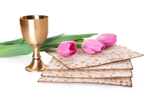 Composizione Con Matza Pane Piatto Ebraico Pasqua Fiori Sfondo Bianco — Foto Stock