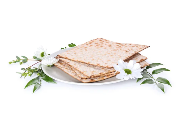Εβραϊκό Matza Flatbread Για Πάσχα Και Λουλούδια Λευκό Φόντο — Φωτογραφία Αρχείου