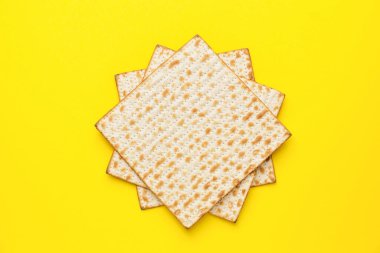 Fısıh bayramı için Yahudi ekmek matzası