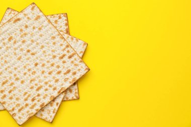 Fısıh bayramı için Yahudi ekmek matzası