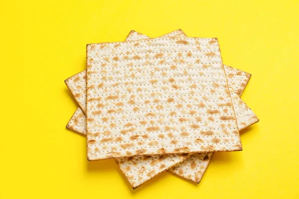Εβραϊκή Matza Flatbread Για Πάσχα Στο Φόντο Χρώμα — Φωτογραφία Αρχείου