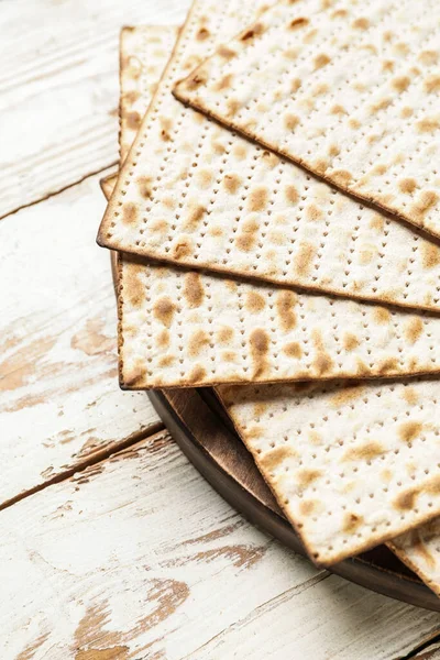 Joodse Platbrood Matza Voor Pascha Houten Achtergrond — Stockfoto