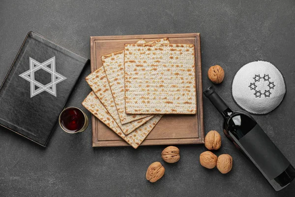 Composition Jewish Flatbread Matza Passover Dark Background — Stock Photo, Image