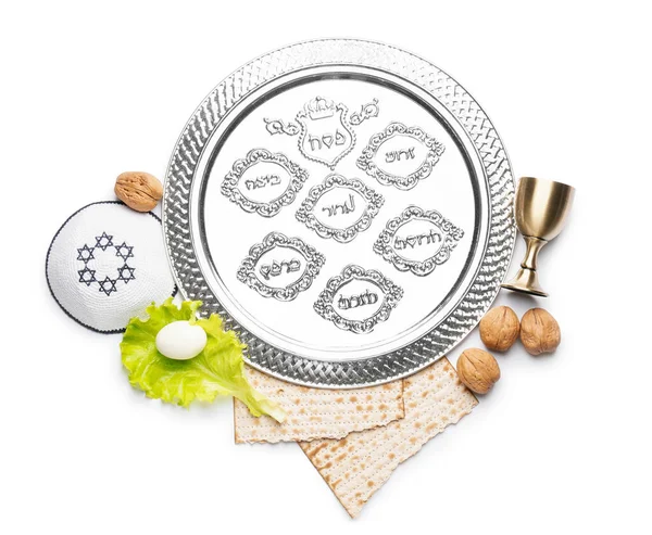 Komposition Mit Pessach Seder Teller Auf Weißem Hintergrund — Stockfoto