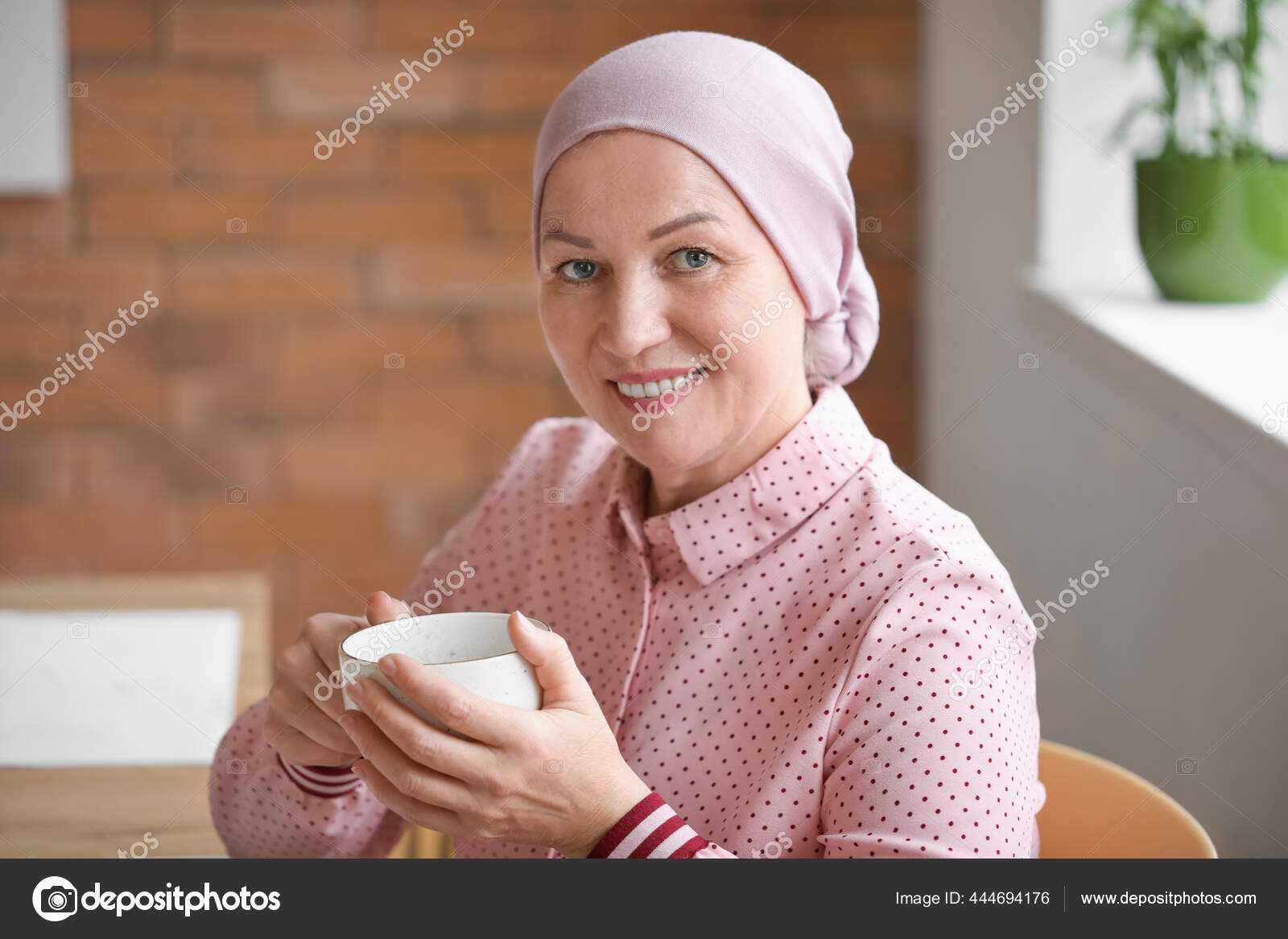Mature Woman Chemotherapy Drinking Tea Home — Stock Photo © serezniy