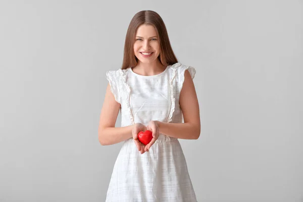 Young Woman Red Heart Grey Background — Stock Photo, Image