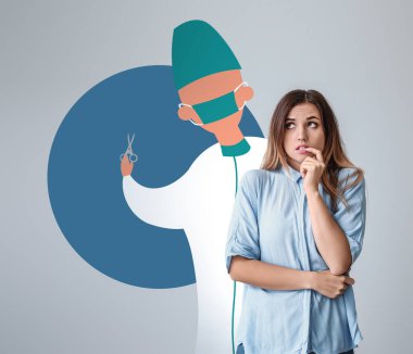 Stresli genç bir kadının portresi, arka planda planlı bir ameliyat yapmayı düşünüyor.