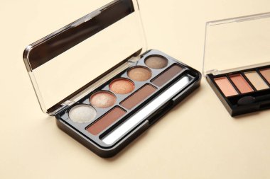 Renk arkaplanındaki güzel göz falı paletleri