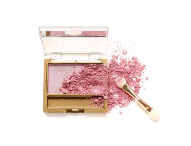 Beyaz arkaplanda ezilmiş göz farı