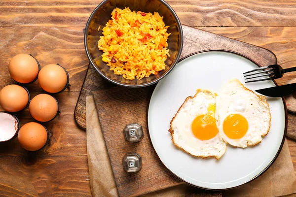 Plate Tasty Eggs Rice Bowl Wooden Background — Stock Photo, Image