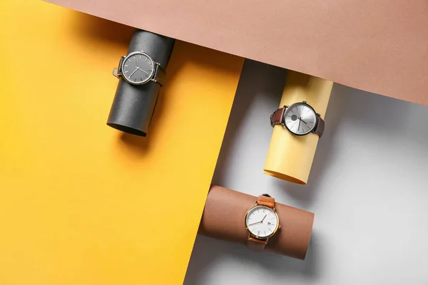 Composizione Con Eleganti Orologi Polso Sfondo Colori — Foto Stock