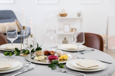 Hamursuz Bayramı yemeği tabağı ve servis edilen geleneksel yemekler.