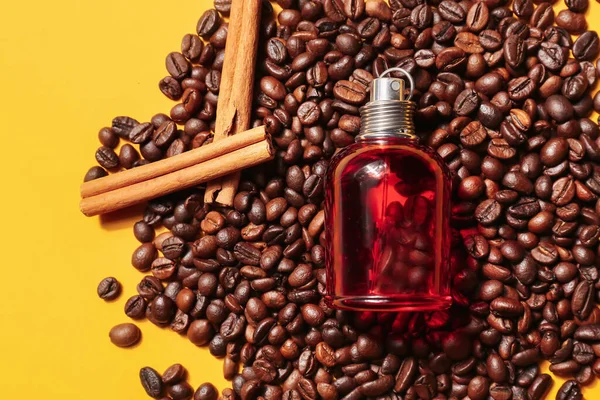 Bottle Perfume Coffee Beans Color Background — Stock Photo, Image