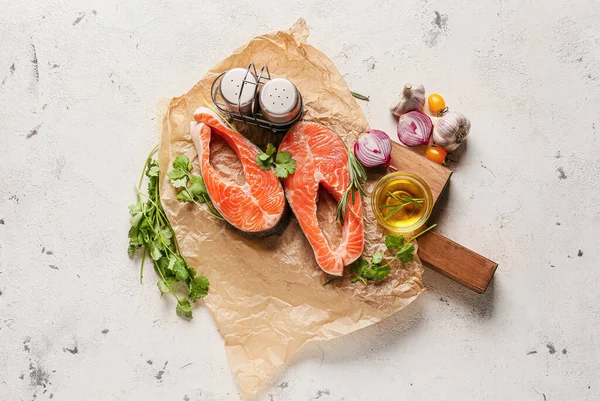 Raw Salmon Steaks Spices Light Background — Stock Photo, Image
