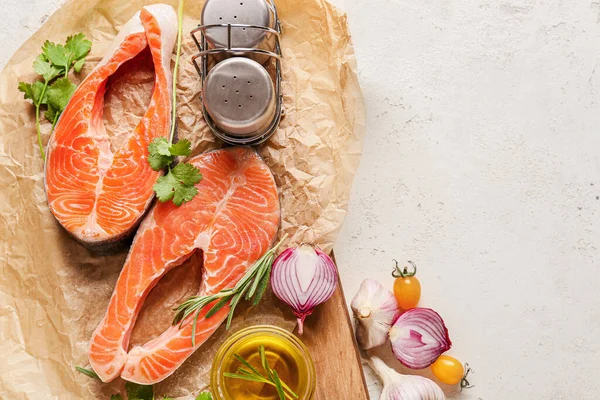 Raw Salmon Steaks Spices Light Background — Stock Photo, Image