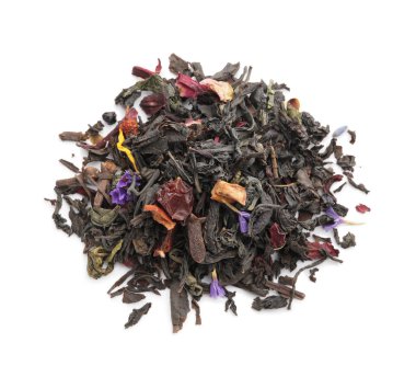 Beyaz arka planda kuru meyve çayı