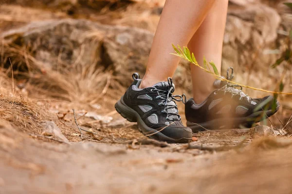 Young Female Tourist Mountains — Stock Photo, Image