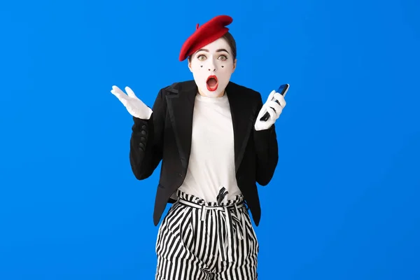 Verrast Vrouwelijke Pantomimist Kleur Achtergrond — Stockfoto