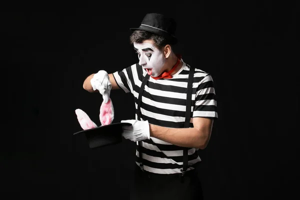 Masculino Pantomimista Escuro Fundo — Fotografia de Stock