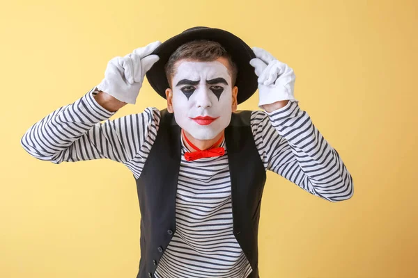 Pantomimista Masculino Sobre Fondo Color —  Fotos de Stock